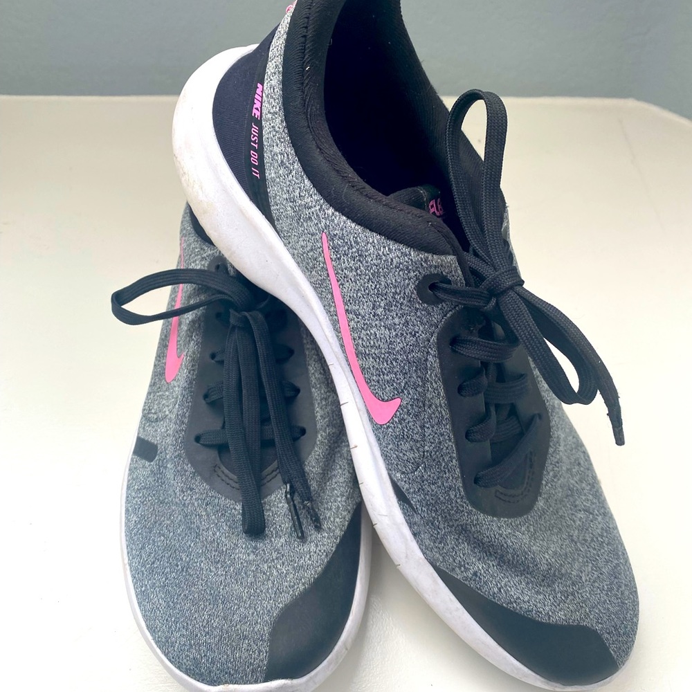 Nike women’s tennis shoes, size 8.5